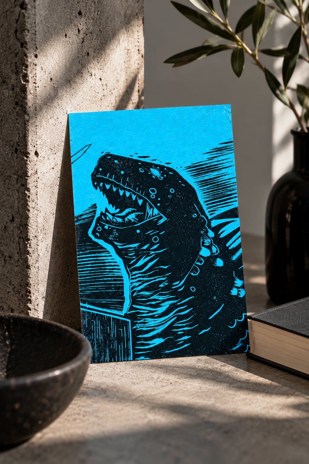 Godzilla Linoldruck Postkarte blau schwarz von Blackbeardprint