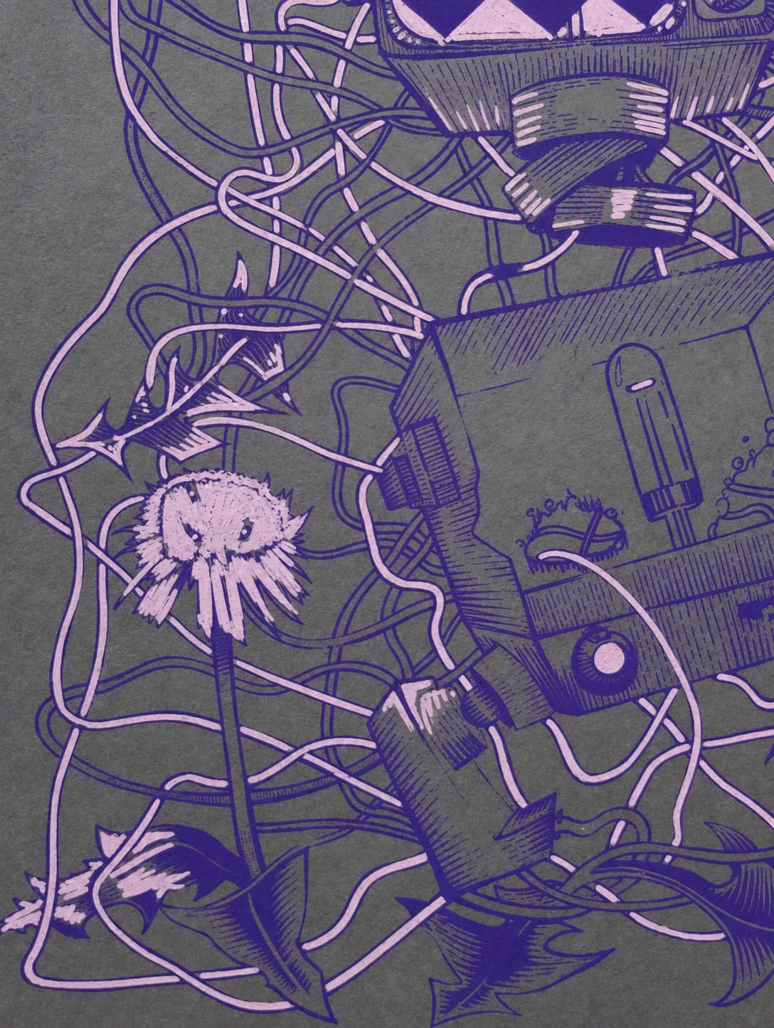Overgrown Signal Siebdruck – Detail in Grau und Violett von Blackbeardprint