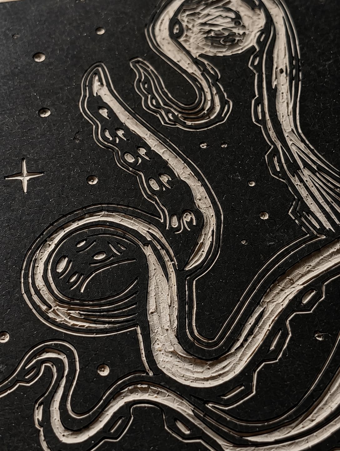 Space Octopus Druckplatte – Makrodetail von Blackbeardprint