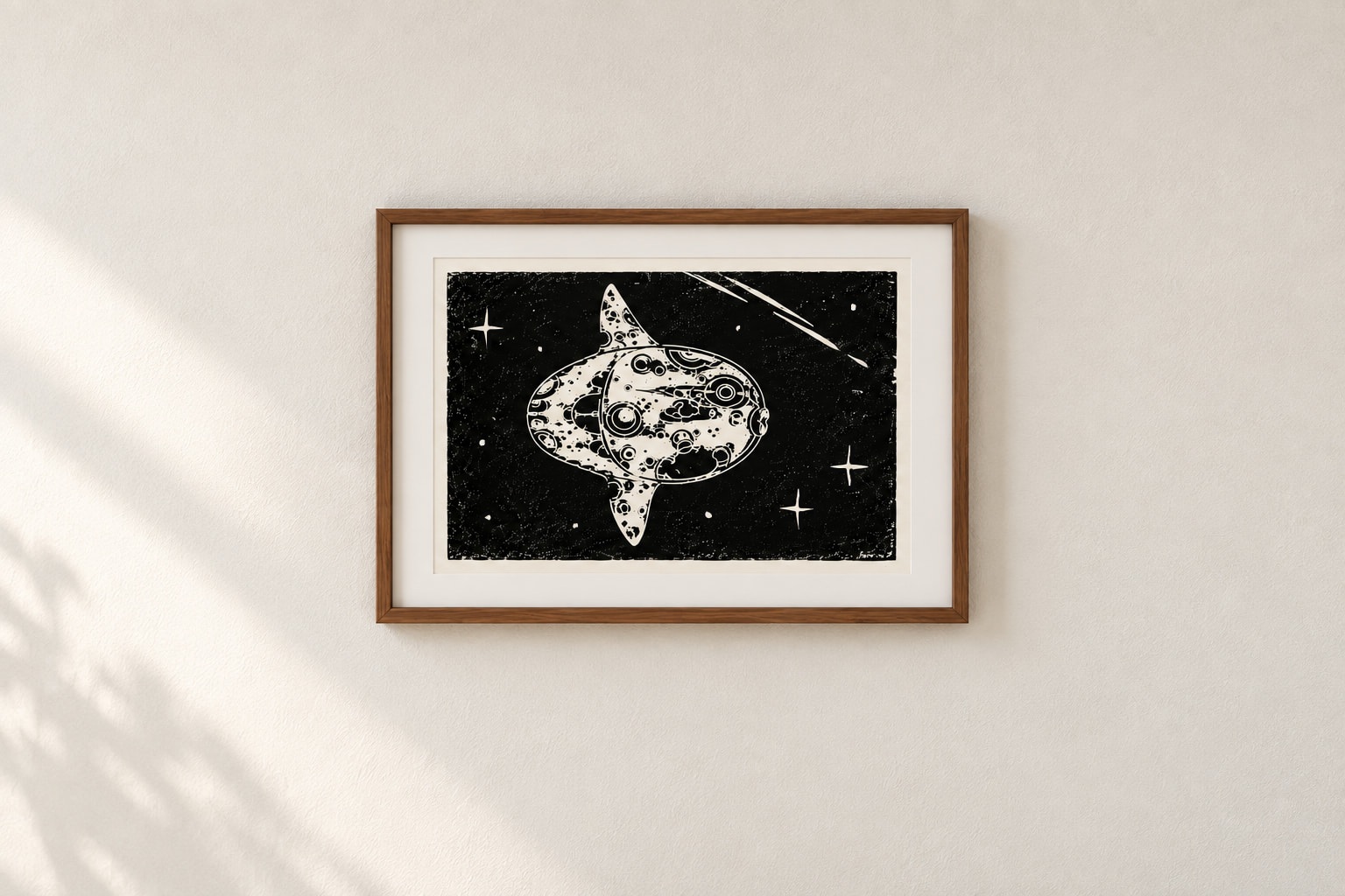 Moonfish Linoldruck DIN A5 im Rahmen von Blackbeardprint